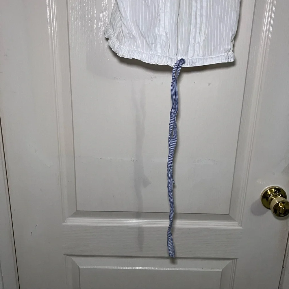 Abercrombie & Fitch White Top with Blue Trim Label Detail - Picture 8 of 8